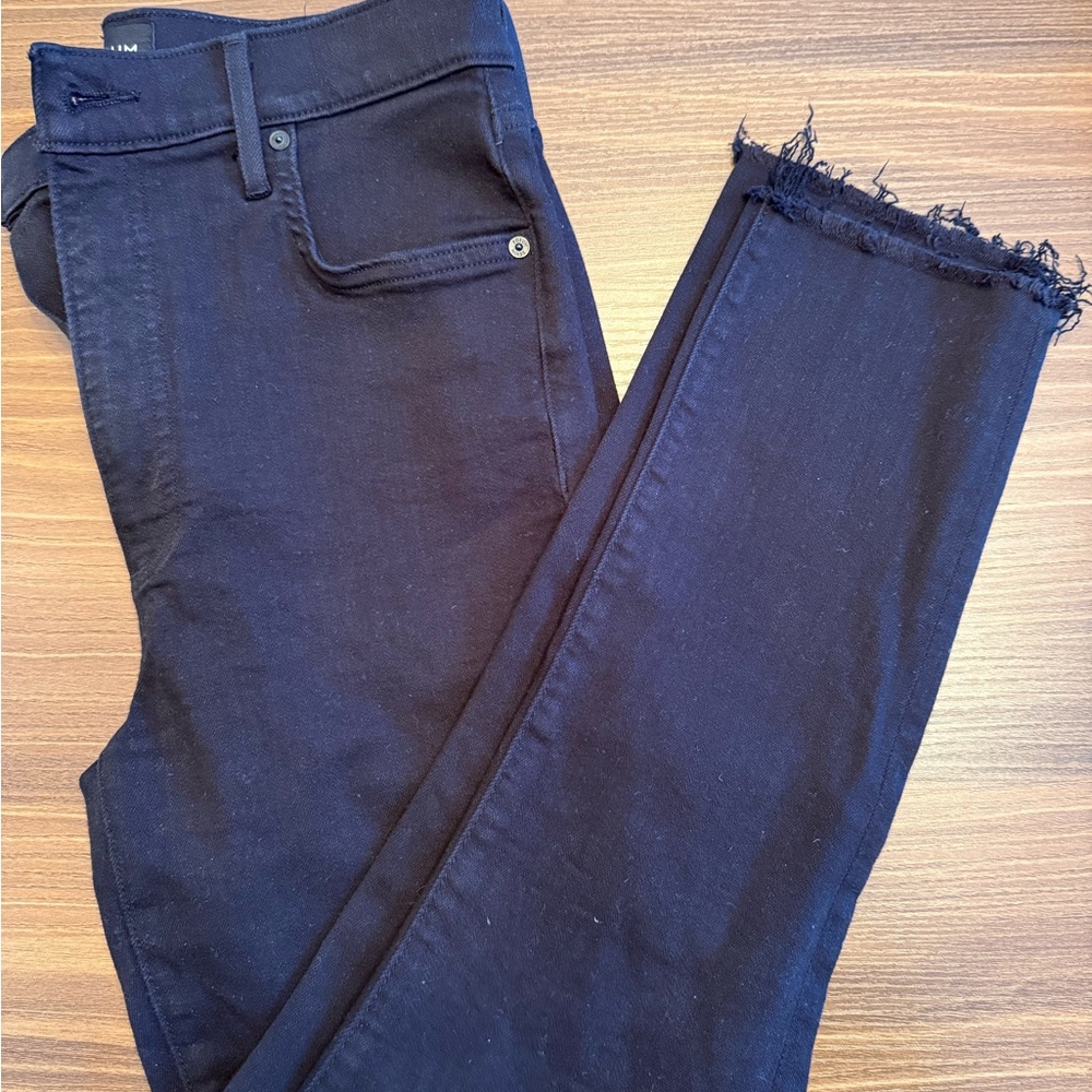 Denim Forum brand very black cropped jeans with raw hem 🖤